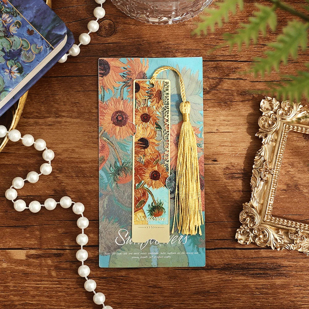 1pc Hollow Literary Flower Metal Bookmark Exquisite Painting Sunflower Iris Rose Shape Gifts for Book Lovers Writers Readers